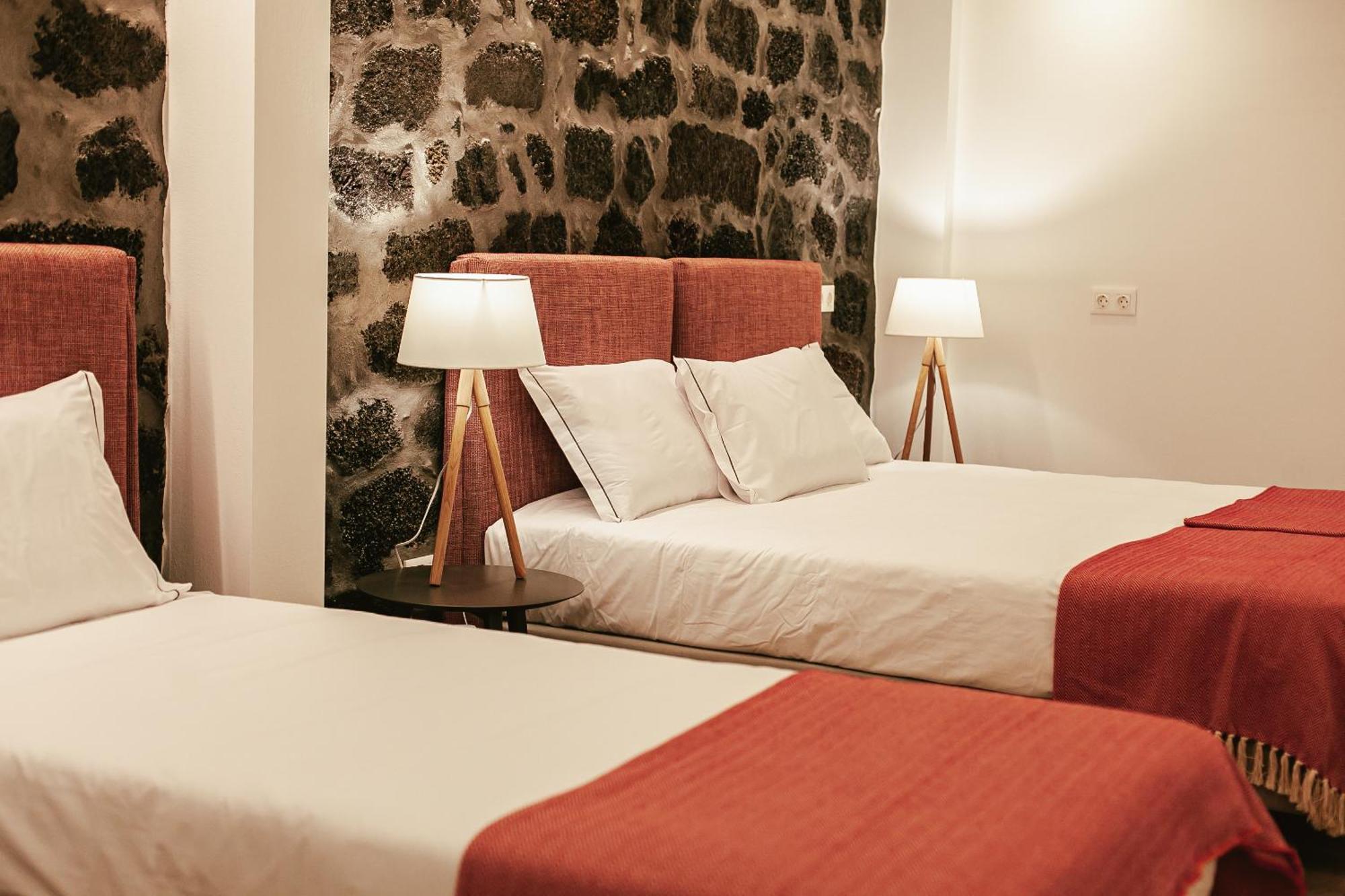 Aires Hostel Sao Roque do Pico Bagian luar foto